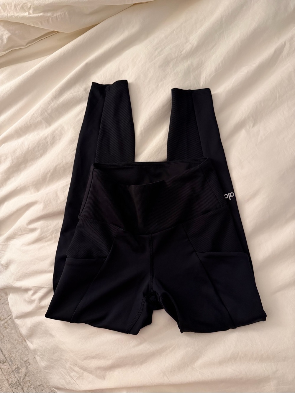ALO Yoga Black pocket side rib Leggings